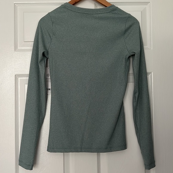 NWT Athleta Uptempo Ribbed Henley Top XS Minimalistic Grey - Picture 10 of 15
